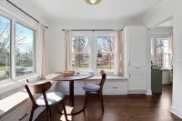 Downtown 2 BR Cottage w/ King Bed - Boutique