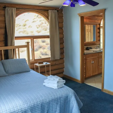 House on the Hill/ 5 bedrooms/ overlooks all of Kernville
