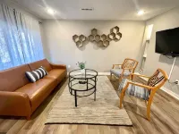 Stylish, modern, REMODELED : Central Location - บังกะโล