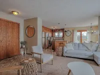 Breezy Hills - Unit 2; Lake Bemidji, King Bed, Kayaks, PB Trail Private Access Hotels in Bemidji