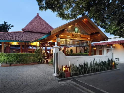 Cakra Kusuma Hotel - Nouto- ja jättöpalvelut