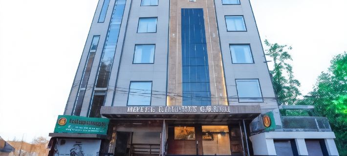 Hotel Dolphin Grand Ξενοδοχεία στην πόλη Βαρανάσι