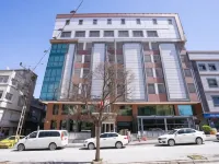 Buyuk Velic Hotel Hotels near Bayazhan