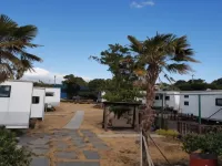 Seogwipo Pyoseoncaravan Hotel dekat Pantai Pyoseon