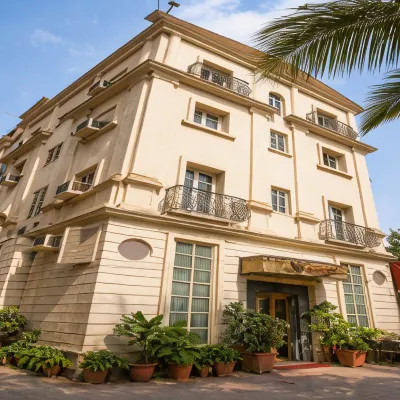 Hotel Benzy Palace Hotel dekat Danau Powai