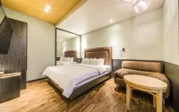 Brown Dot Hotel - موقف سيارات