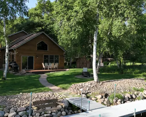 Spacious Summer Escape: Private Backyard, Dock & Fire Pit, Channel Waterfront ブリージー・ポイントのホテル