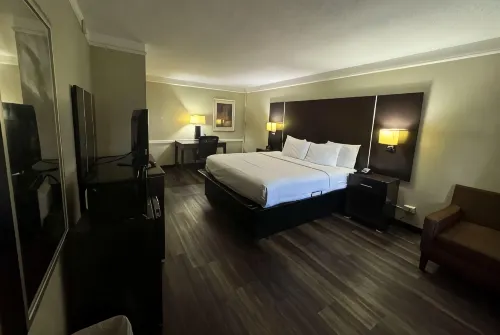 Quality Inn & Suites Tuscaloosa Near University - parking
