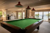 SaliHaven: Oceanfront 3 Br 3 Beds 3.5 Ba + Gym - 방갈로