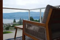 THE LAKEVIEW LOOKOUT, 1 Bedroom - Sleeps 2- walking distance to Lake & Wineries. - Wifi