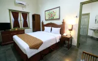 The Kresna Hotel - Pensions