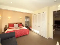 Baldwin Street Bnb Hotels near Baldwin Street