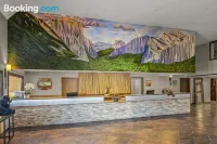 Yosemite Southgate Hotel & Suites