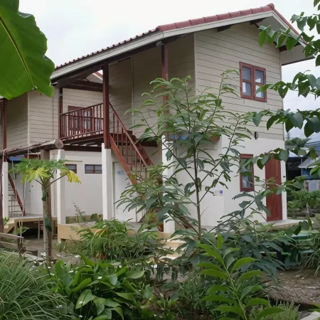 Churn Yuen Pai by Gampanat Guesthouse