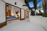Newly Remodeled Luxury Waterfront Home on Venice Canal with Jacuzzi - balcony