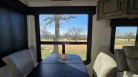 Romantic Stay in  Beautiful New RV on 30 Acres - 2 étoiles