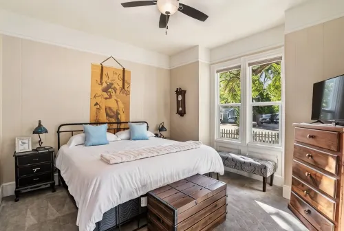 Modern Victorian! Walk Downtown W/Firepit