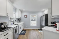 Luxe Cottage - South ChesterfieldStylishly renovated, w/ large master suite - 3 stjerner