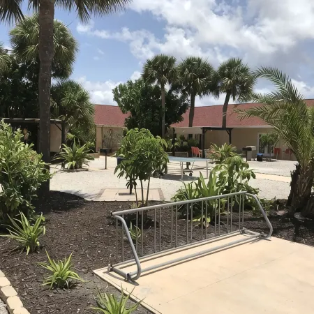 Island Sun Inn & Suites - Historic Venice & Beach Getaway