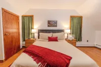 4BDR/2.5BA APT Near Tufts/7 min-Walk to Subway/Free Parking for 2 cars