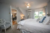 One Block from the Beach. 2 Blocks from Pier Restaurants, Shopping, Etc. - Beach