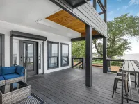 Waterfront Home w/ Views - Hot Tub + Movie Theatre バクリフのホテル