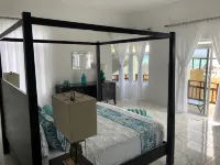 Fully staffed. private, Beachfront villa with a pool in Negril, Jamaica
