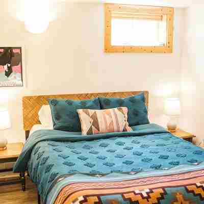 Downtown 3 BDRM Charming Casita Rooms