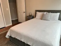 2 Bedroom Rental in Newport w/ Parking! Steps away from Thames, Broadway, & DT! - Bungalows
