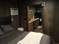 DAVY JONES - Cozy Cabin on 3 Secluded acres