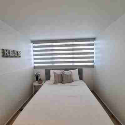 Blue Paradise: Modern Apartment steps away from beach in center of Condado! Rooms