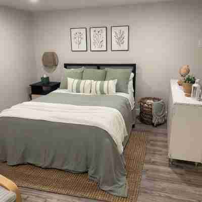 Gertie's Nook: Charming Private Studio Space close to everything! Rooms