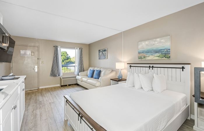 Condo at the Bay with Resort-Style Amenities, Pool, Tiki Bar