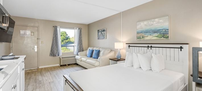 Condo at the Bay with Resort-Style Amenities, Pool, Tiki Bar Hotels in Whitfield