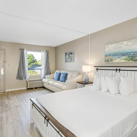 Condo at the Bay with Resort-Style Amenities, Pool, Tiki Bar