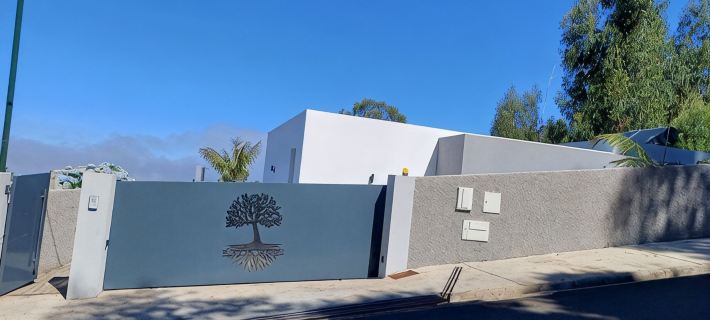 New Construction above the Rooftops of Calheta, Absolute Privacy, Heated Pool. Hotels in Calheta