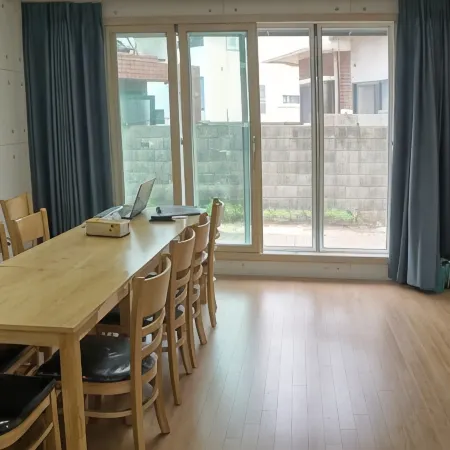 Jeju Shym Dream Guest House Отели рядом с достопримечательностью «Монумент Самсасок»