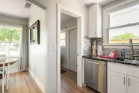 1 Bedroom Home with Home Office - Homestays