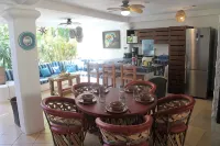 Villa Sophie 3BR/3BA, Beach Front Terrace, Heated Pool, Parking. - 2 ดาว