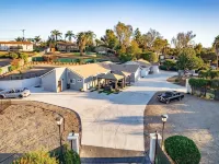 Melrose Pet-Friendly 3BR. Feel like royalty Hotels in Vista