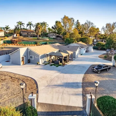 Melrose Pet-Friendly 3BR. Feel like royalty