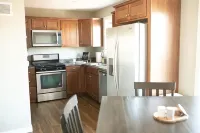 Modern Townhouse Walking Distance to Downtown - Wifi