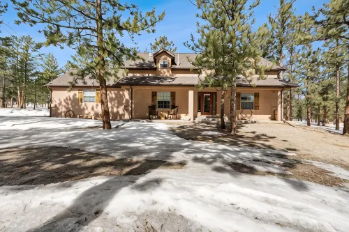 La Hacienda BV: Family-friendly cabin nestled on 2 acres in the woods - Boutique