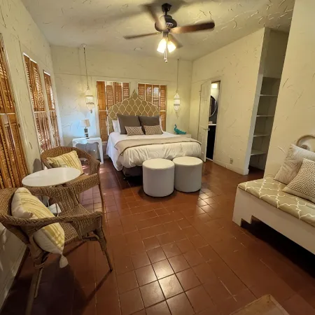 Charming 3-2 bedroom bungalow, WiFi, central AC, central Austin. Walkable!