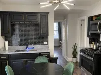 Stylish comfortable 3BR with tons of natural light Hotels near Chicago Midway International Airport