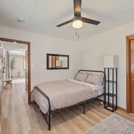 Welcome to Tiny's House. Your 3 Beds, 1 Bathroom Cozy Retreat in des Moines