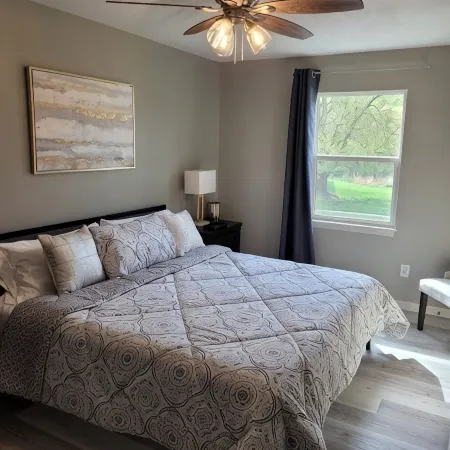 Beautiful 3 Bed, 2 Bath, Sleeps 6, Full Kitchen. Garage. Close to World Cup!