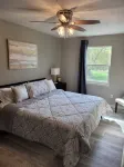 Beautiful 3 Bed, 2 Bath, Sleeps 6, Full Kitchen. Garage. Close to World Cup! - 무료 와이파이