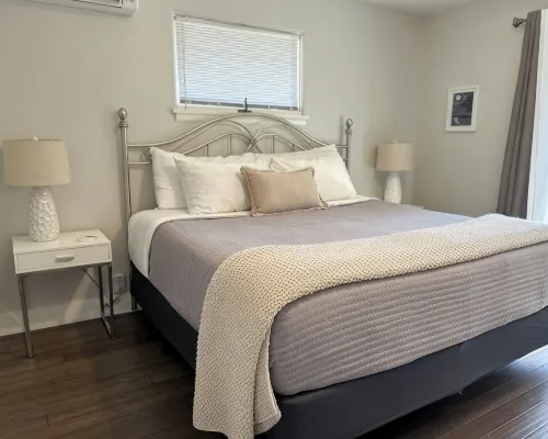 Bay Town Studio: Hospitality by the Bay! - Apartments