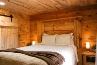 Soothing LOG CABIN in charming Eureka Springs - Chalets